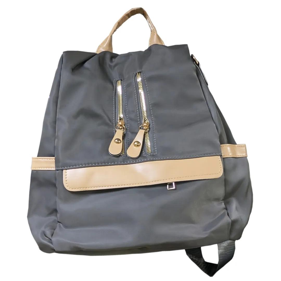 Sac à dos tendance en gris et beige
