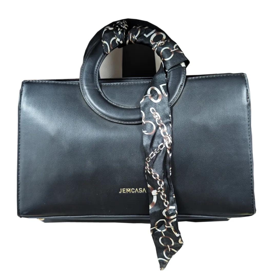Sac à main élégant en cuir noir