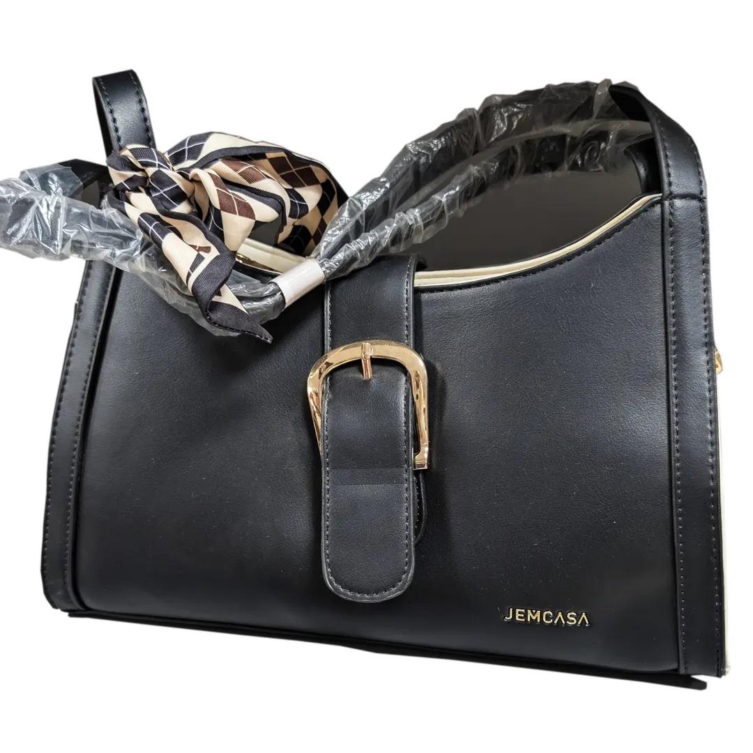 Sac à main élégante en simili cuir noir