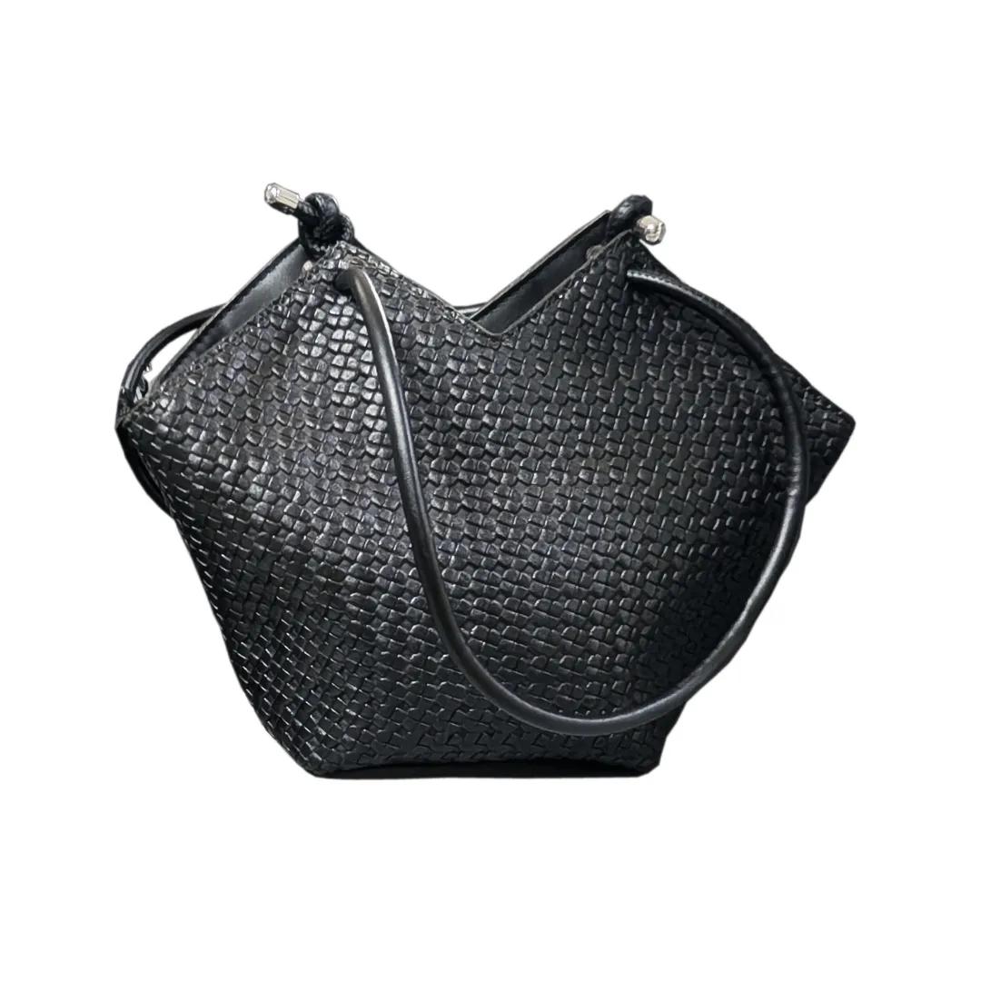Sac à main tressé en cuir noir élégant